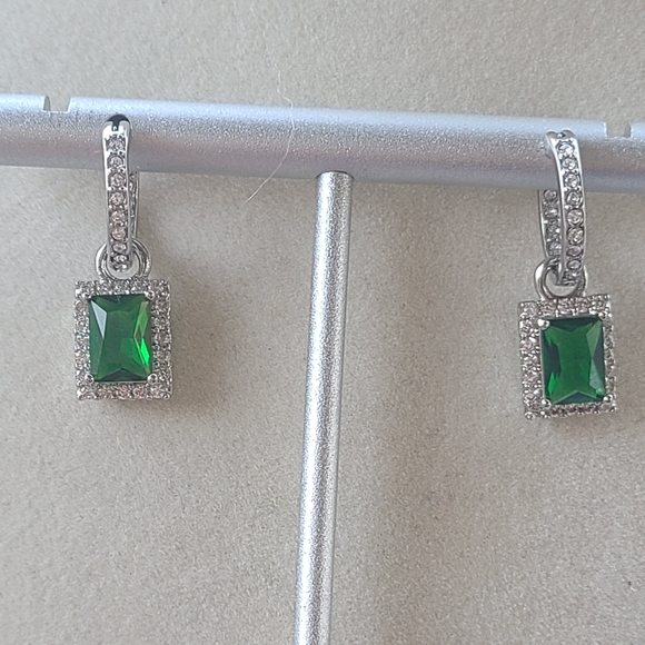 Swarovski Angelic Rectangular Pierced Earrings, Green, Rhodium Plated- Excellent - Picture 3 of 9